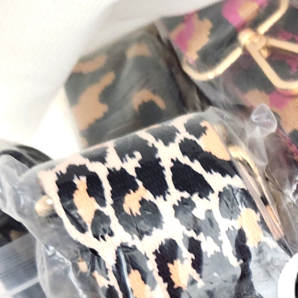 ANIMAL PRINT CROSSBODY STRAPS